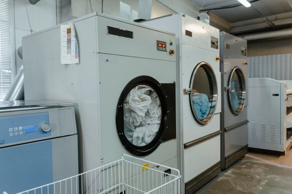 Jasa Konsultan Pajak di Bali: Panduan Lengkap Pajak untuk Bisnis Laundry dan Dry Cleaning Mesin cuci di toko laundry - jasa konsultan pajak Bali untuk bisnis laundry